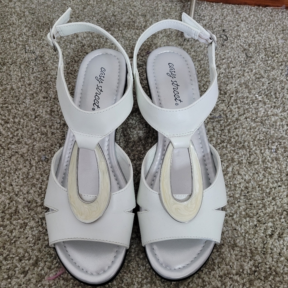 Easy Street Sandals Womens White Buckle Strappy Sandals 31-1923, Size 9